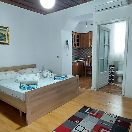 Flowers Apartman *