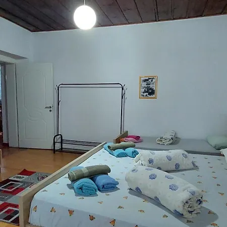 Flowers Apartman Berat
